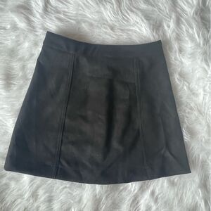 Black Suede Skirt. High Waisted. Button down skirt Size 25. PERFECT CONDITION.⭐️